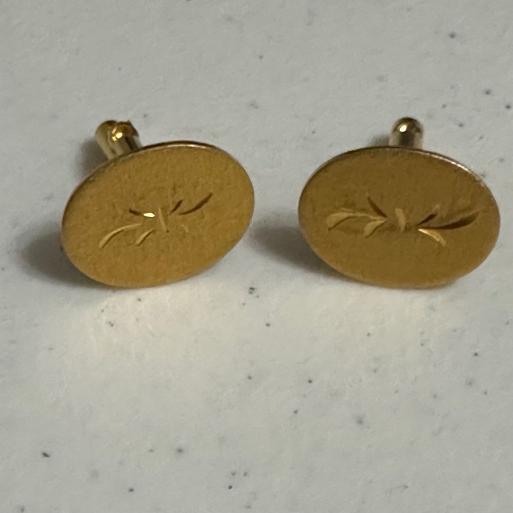 Vintage Leaf Etched Engraved Oval Textured Gold Tone Bullet Back Cufflinks OS